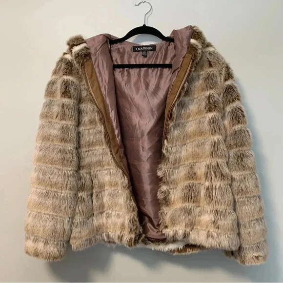 1 Madison faux fur jacket - Picture 2 of 8